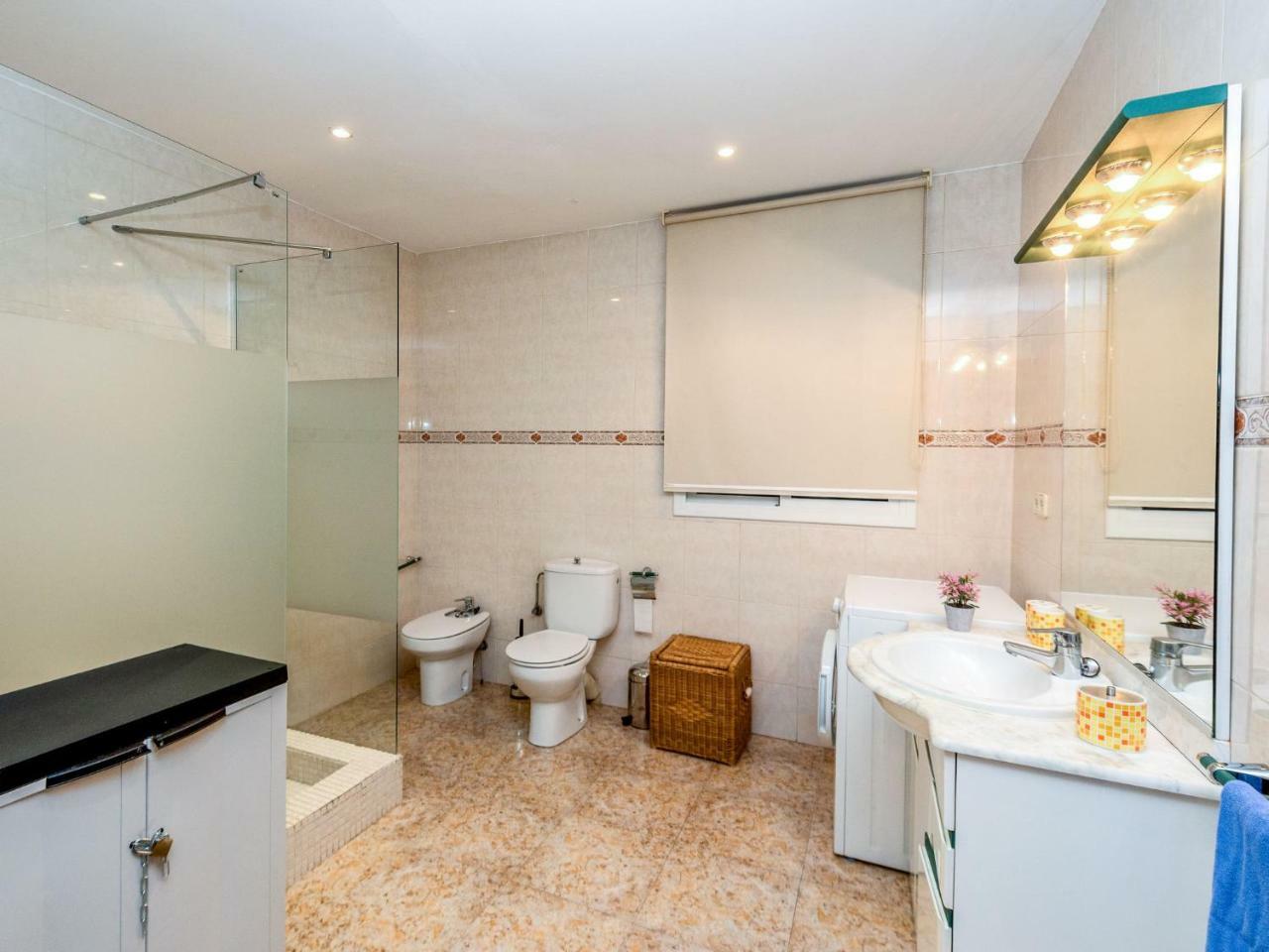 Apartment Camp Nou- Travessera De Les Corts By Interhome برشلونة المظهر الخارجي الصورة