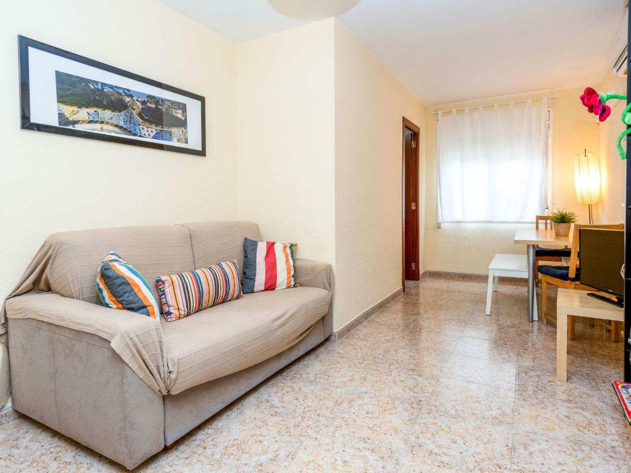Apartment Camp Nou- Travessera De Les Corts By Interhome برشلونة المظهر الخارجي الصورة