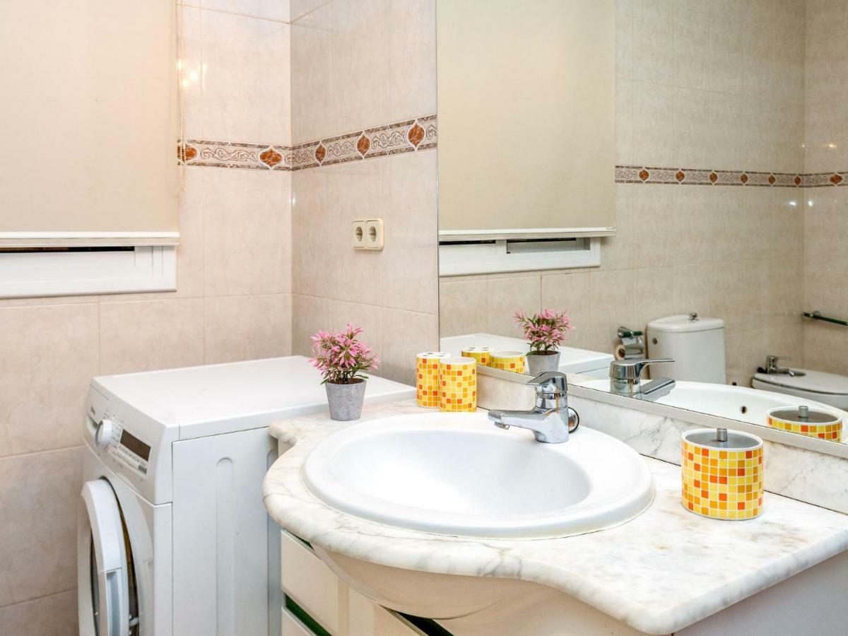 Apartment Camp Nou- Travessera De Les Corts By Interhome برشلونة المظهر الخارجي الصورة